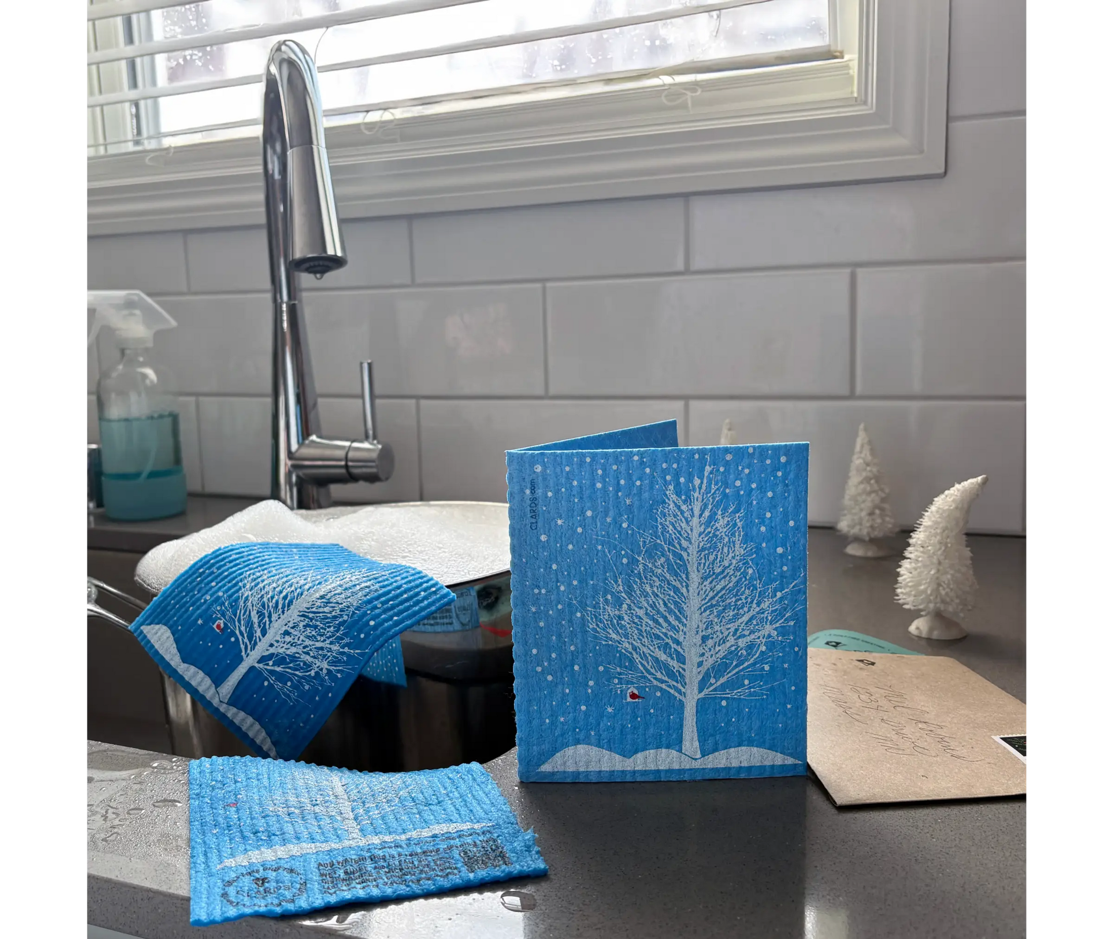 Snowy Red Cardinal – Greeting Turns Into a Swedish Sponge